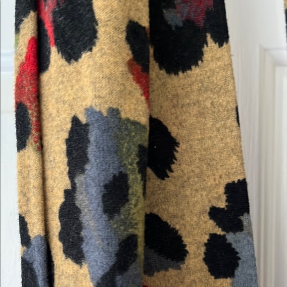 Red and Black Loop Scarf with Abstract Pattern - Picture 3 of 6